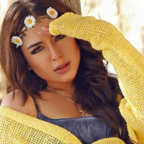 صور جريئة لإبنة الراحلة رندة مرعشلي