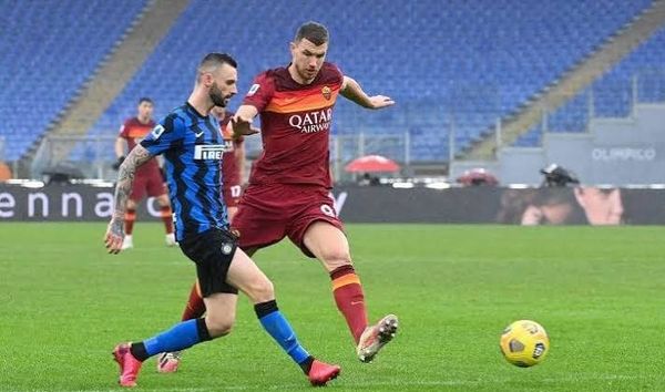 إنتر وروما يتعادلان (2-2) في قمة مثيرة بالدوري الإيطالي
