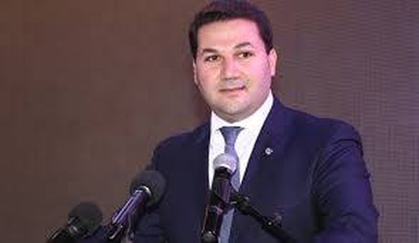 الجميل يهنئ ريفي على إستقالته