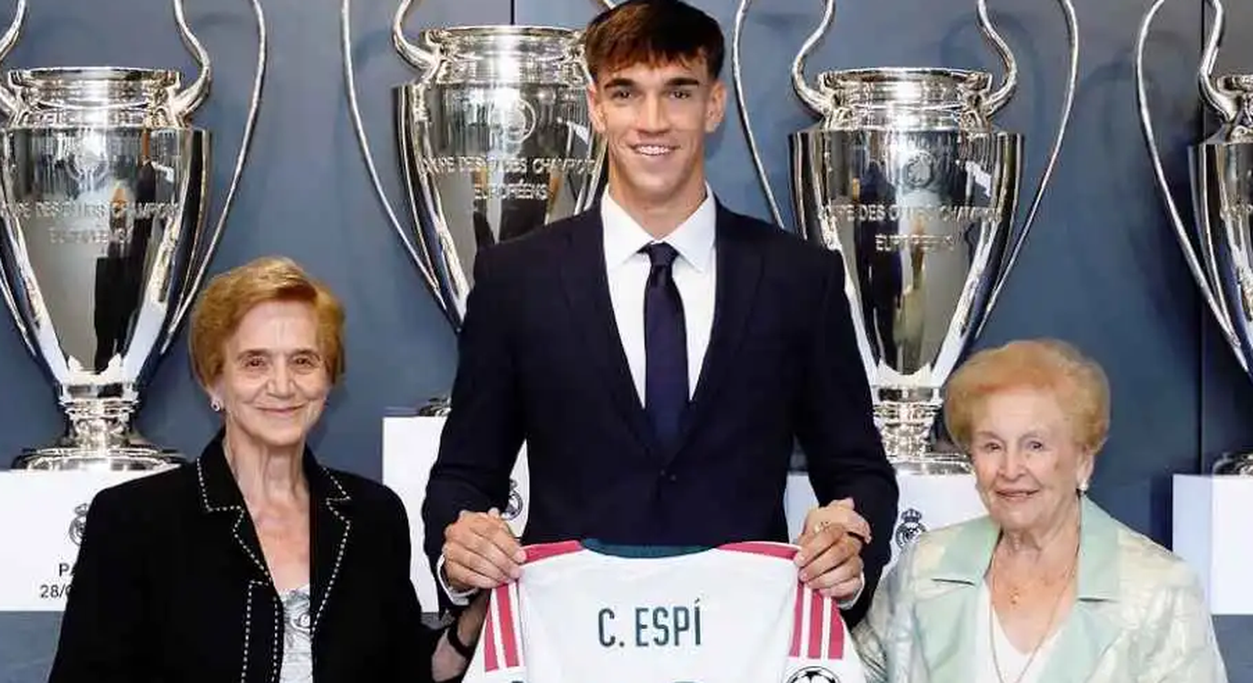 سرّ خاص وراء صورة كارلوس إسبي مع جدتيه في ريال مدريد