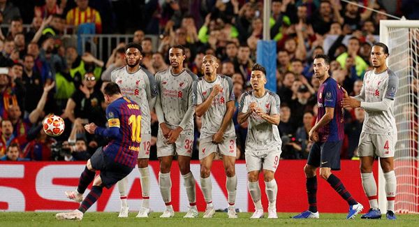 شاهدوا الفرحة الجنونية للاعب مانشستر يونايتد السابق بتسجيل ميسي للهدف الثالث في مرمى ليفربول