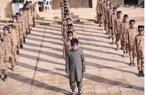 التايمز: تنظيم الدولة يطلق "أشبال الخلافة"