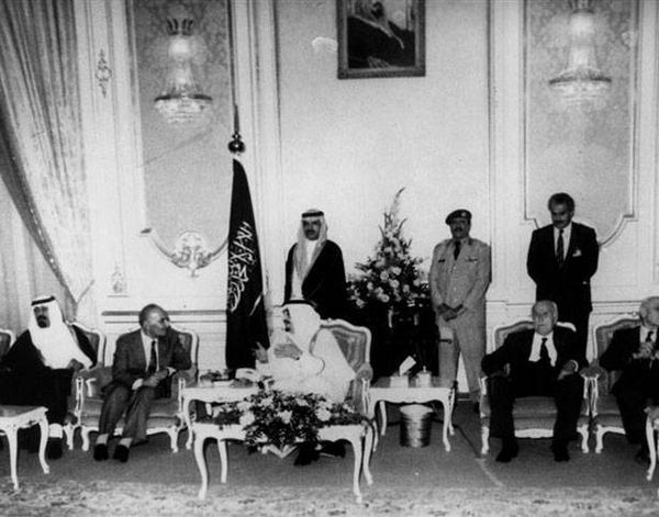 الطائفية... نفايات النظام من يطمرها؟