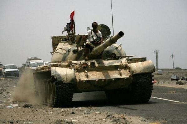 الجيش اليمني يهاجم معاقل القاعدة جنوب البلاد 