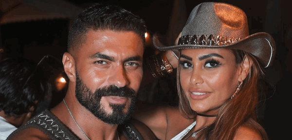 في ذكرى زواجهما الـ14.. فنان عربي شهير يطلب السماح من زوجته!