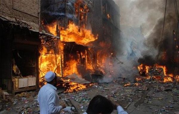 
انفجار بمنزل زعيم قبلي شمال غرب باكستان يوقع 10 قتلى على الأقل
