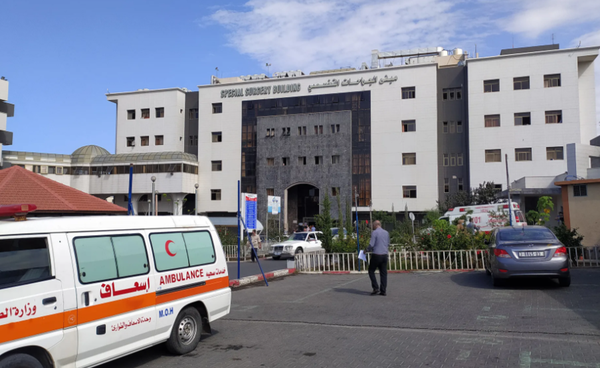 شلل وشيك يهدد مستشفيات غزة بعد توقف خدمات نقل الكوادر
