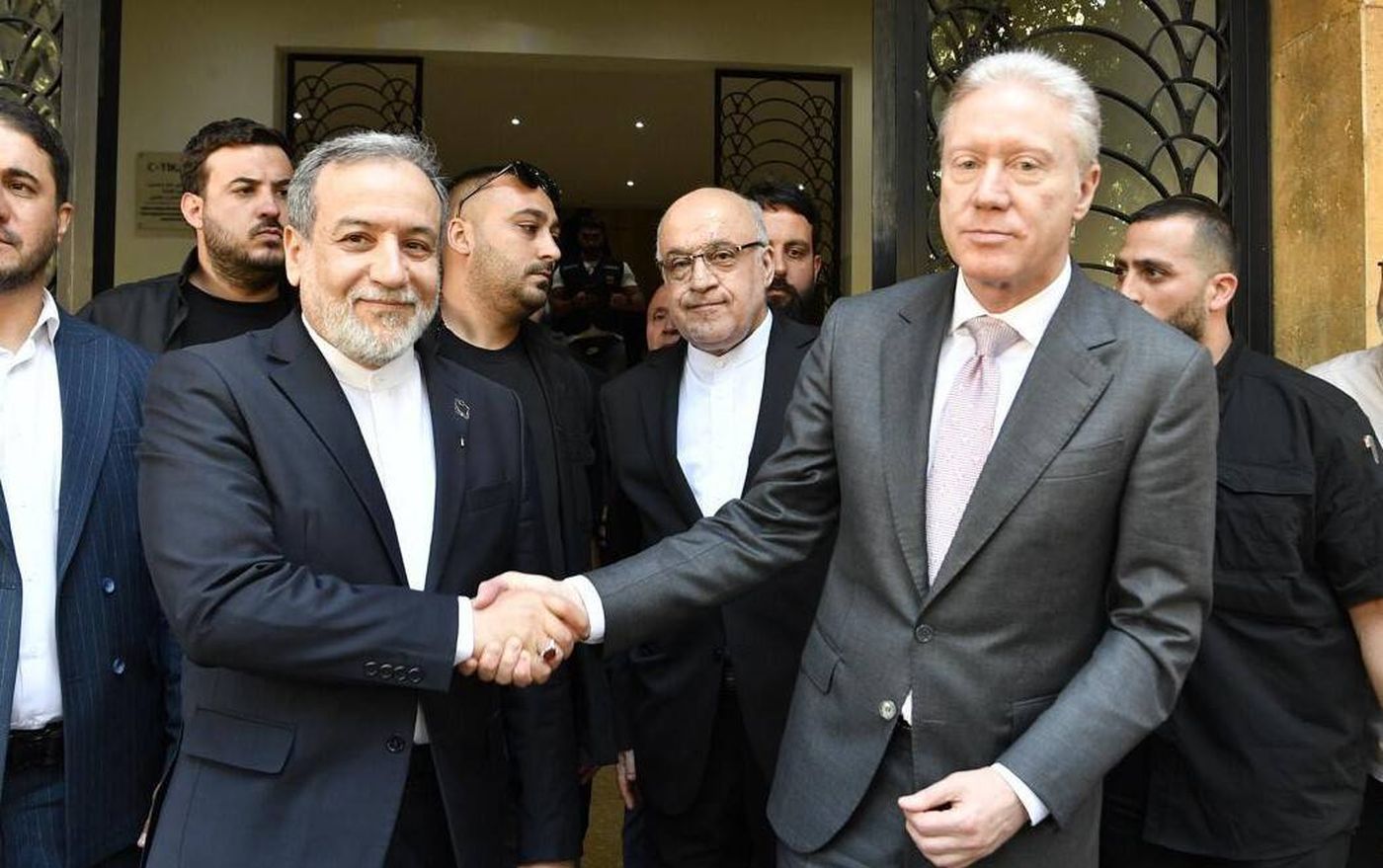 اللبنانيون في إيران خارج حسابات رجي!