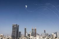 انفجارات وصفارات إنذار في إيلات ووادي عربة بسبب صواريخ إيرانية