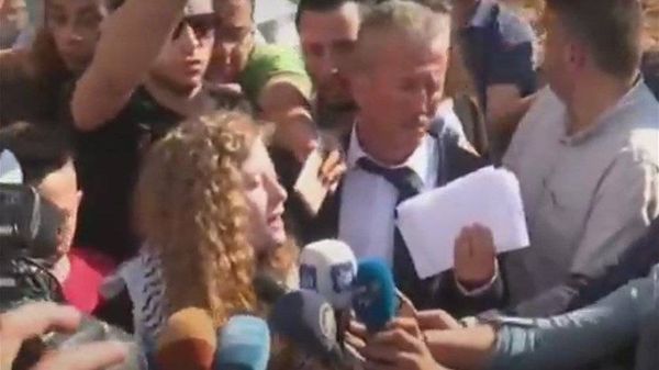 الصور الأولية لعهد التميمي بعد الافراج عنها