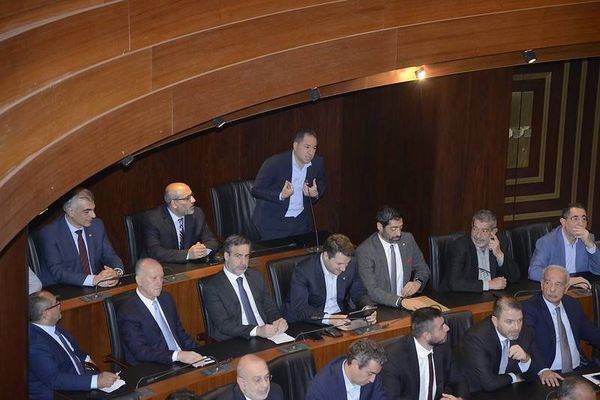 هل يحاول "الكتائب" تعويض "الضعف" السياسي
بالسجالات داخل المجلس... نصاب النصف لا مؤيّدين له