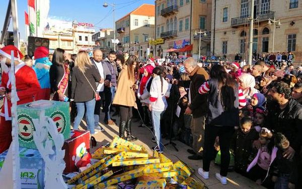 زينة وريسيتالات وإضاءة أشجار الميلاد في عدد من المناطق اللبنانيّة

الراعي لعون : نتلــمس لك روح الحكمة } كرياكوس : ميلاد لبــــنان الجديد