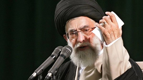 خامنئي ينشر فيديو يحاكي اغتيال ترامب