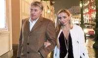 كيف علّق بيسكوف على فرض الإتحاد الأوروبي عقوبات ضدّ زوجته وولديه؟