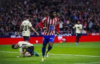 أتلتيكو يسحق برشلونة برباعية ويضع قدماً في نهائي الكأس