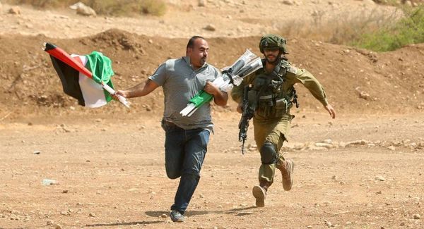 إصابة فلسطيني بثلاث طلقات خلال مواجهات مع الجيش الإسرائيلي