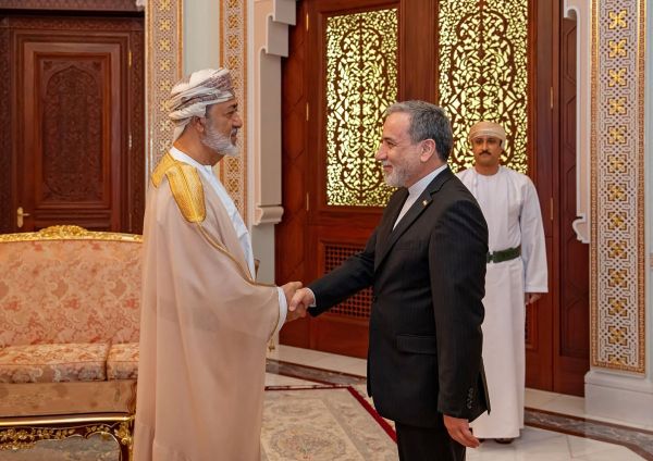 بيان إيراني عماني: المقترح يتضمن إنشاء ممر مؤقت مشترك عبر المضيق ومشروعا مشتركا لتطهيره من الألغام
