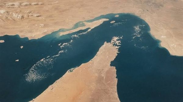 بيان إيراني عماني: نشدد على ضرورة الالتزام بأحكام القانون الدولي واحترام الحقوق السيادية للدول الساحلية
