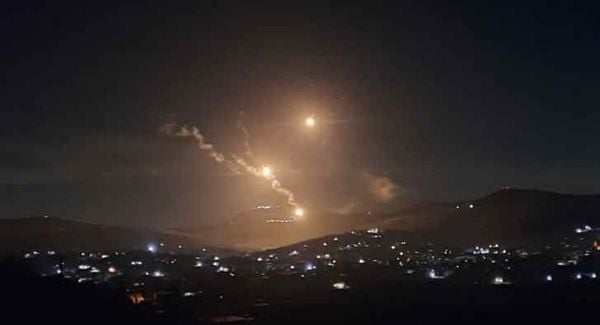 قصف مدفعي إسرائيلي يستهدف بلدة المنصوري ووادي السلوقي ومحيط زوطر الشرقية وميفدون، وتمشيط بالأسلحة الرشاشة من تلة حداثا باتجاه أطراف عيتا الجبل.