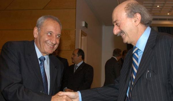 بري وجنبلاط يتحركان لكسر المراوحة والوزير الحناوي على خط معالجة التوترات...
سليمان وهولاند يفتتحان مؤتمر دعم لبنان في باريس بحضور دولي وعربي...
«مؤتمر لبنان» يجمع كيري ولافروف فهل تعقد جلسة بينهما بشأن أوكرانيا؟