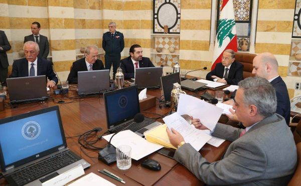هل «يتكهرب» الهدوء السياسي حكومياً وما سر انزعاج جنبلاط ؟