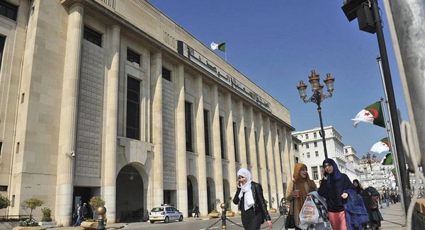 هل تنتهي أزمة البرلمان الجزائري بفوز بوشارب بدلا من بوحجة