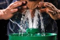 مهن تؤثر على صحة العين.. نصائح تقلل الأضرار