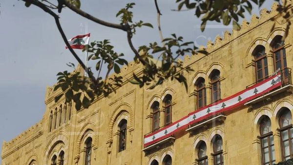 11 مقعداً لمخزومي و7 لـ«المستقبل»... ماذا جرى في «اتحاد العائلات»؟