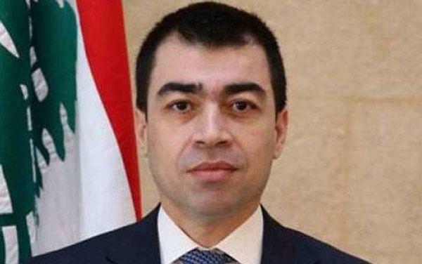 برسم وزير الطاقة والكهرباء