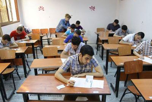 طلاب ينزلون الى الشارع.. «لن نتقدّم الى الامتحانات حتى يتفقوا»
