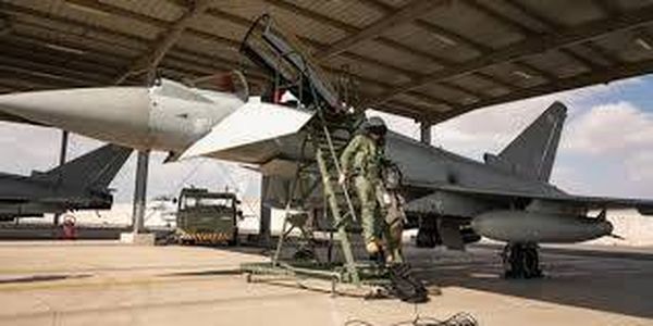 بريطانيا تطلق مشروعا لتحديث مقاتلات تايفون