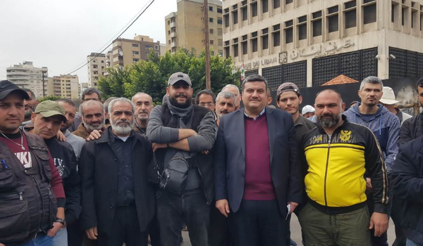 اعتصام لعمال بلدية طرابلس مطالبين

بتقاضي رواتبهم على سعر صيرفة