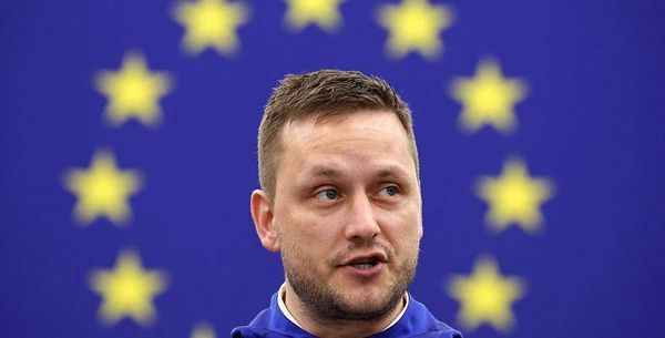 نيلسن: : الحوار السلمي خيارنا وسيادة الجزيرة خط أحمر