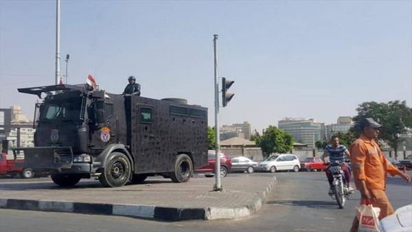 وسط تشديدات أمنية.. هدوء بمصر ودعوات تتعالى للحوار والتغيير