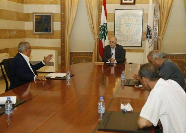 مالكو الشاحنات المبردة: مستعدون لإصلاح آلة السكانر في المصنع