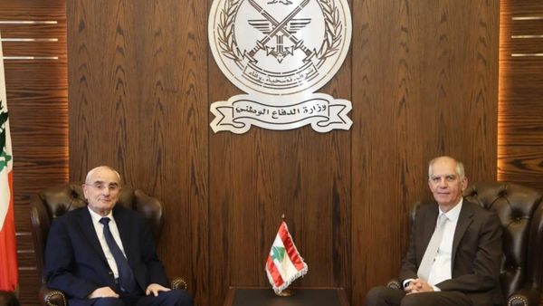 منسى عرض مع سفير فرنسا
 التحضيرات لمؤتمر باريس