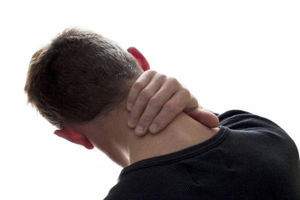 حلول تساعدك على التخلص من آلام الظهر والرقبة دون دواء
