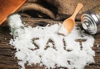 الملح بين الفائدة والخطر.. كيف يؤثر على صحتك؟