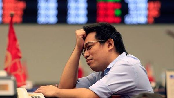 أسعار النفط تهوي بنحو 4% مسجلة أدنى مستوى في شهور