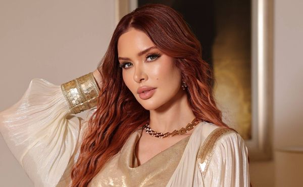 الفنانة عايشه عثمان تهدي الامارات اغنية وطنية بعنوان " فهمتوا السر"