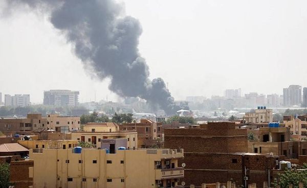معارك السودان تدخل شهرها الثاني... الهدنة تترنح والخرطوم تشتعل