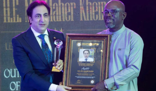 منح سفير لبنان في غانا
جائزة "السفير المتميّز لعام 2022"