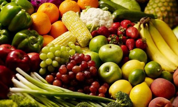 ما هي أكثر الفاكهة والخضار انخفاضًا في السعرات الحرارية؟
