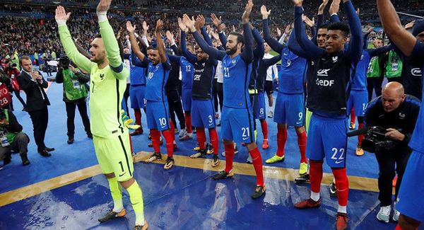 ماكرون: سأذهب لروسيا لتشجيع المنتخب الفرنسي في نهائي كأس العالم