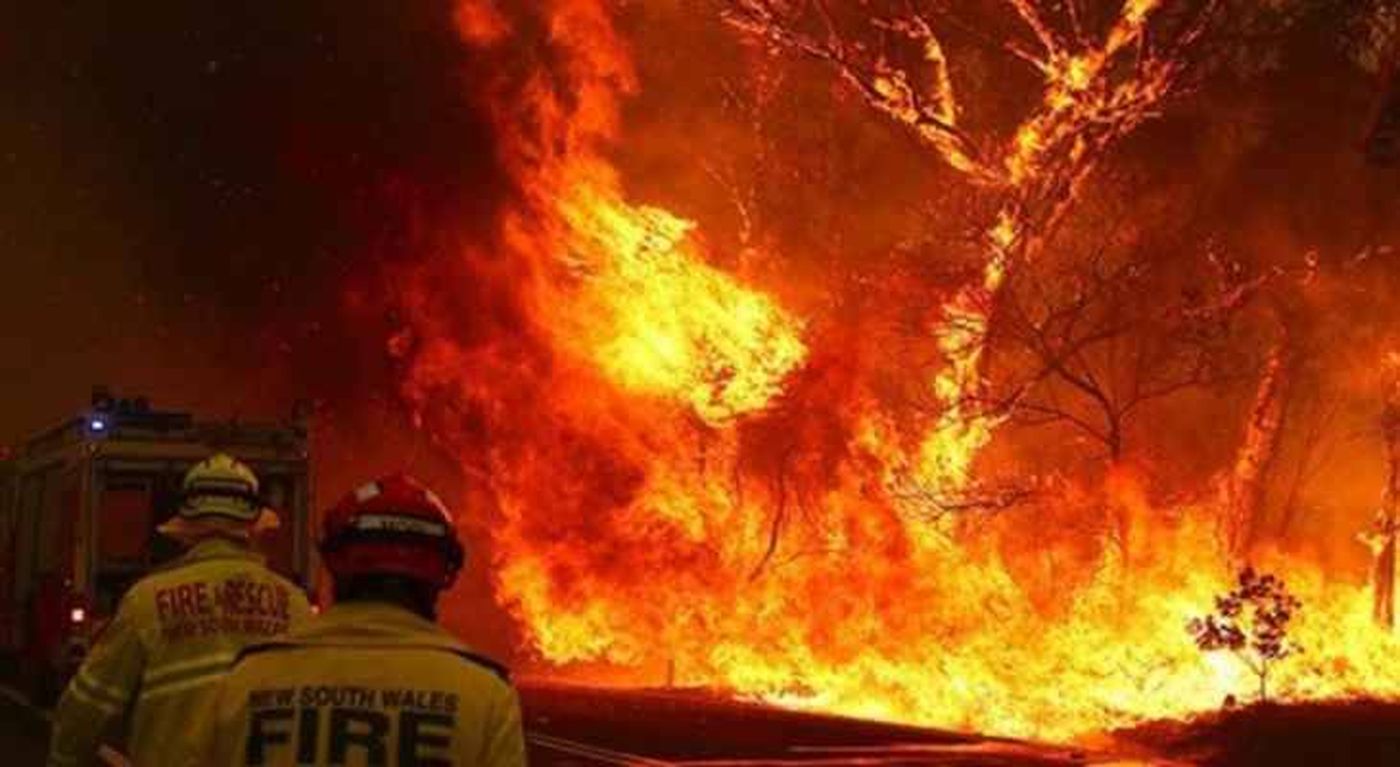أجهزة الإطفاء تطلب من سكان شرق أستراليا الفرار خشية حرائق غابات