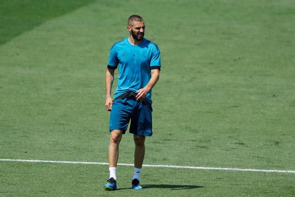 بنزيمة يلهب حماس لاعبي ريال مدريد والمدرب سولاري