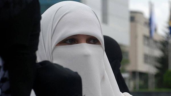"صداقة النقاب" بهولندا.. حماية شعبية لردع المتطرفين