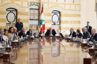 عون غير راضٍ عن أداء الحكومة؟