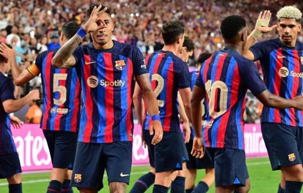 الابتعاد عن "كامب نو" يورط لاعبي برشلونة