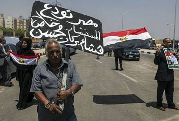 حداد وتأهب أمني وطبي في مصر
السيسي : احكام الاعدام والمؤبد سينفذان